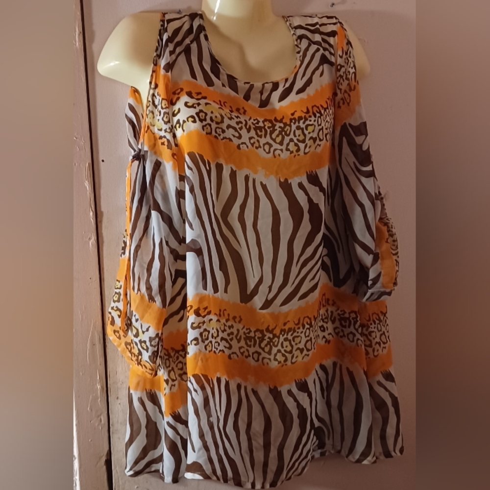 Sheer Animal Print cold shoulder top missing sleeve button to roll up sz M/L?